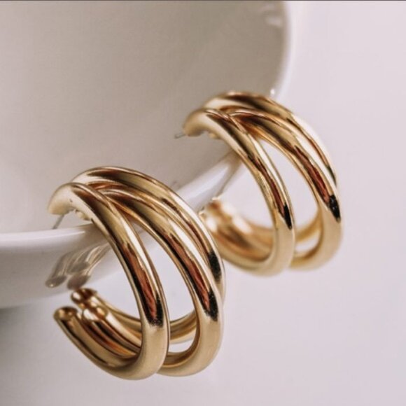 💛18K gold plated C-shaped glam earrings - Picture 3 of 8